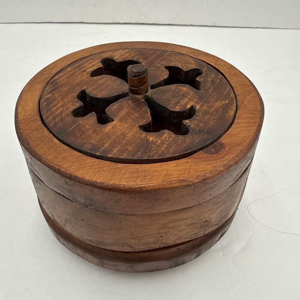 Vtg Carved Wooden Trinket Dish With Lid‎ Round with  Floral Design